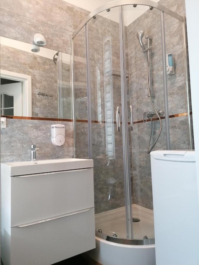 Hostel Tulip - Pokoj 5 Ze Wspolna Lazienka I Kuchnia Щецин Экстерьер фото