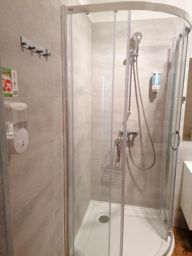 Hostel Tulip - Pokoj 5 Ze Wspolna Lazienka I Kuchnia Щецин Экстерьер фото