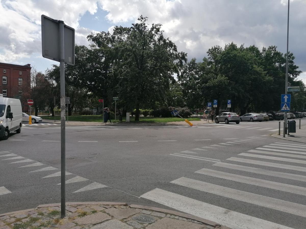Hostel Tulip - Pokoj 5 Ze Wspolna Lazienka I Kuchnia Щецин Экстерьер фото