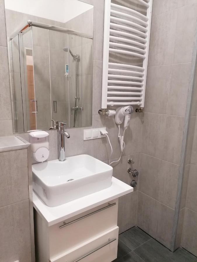 Hostel Tulip - Pokoj 5 Ze Wspolna Lazienka I Kuchnia Щецин Экстерьер фото